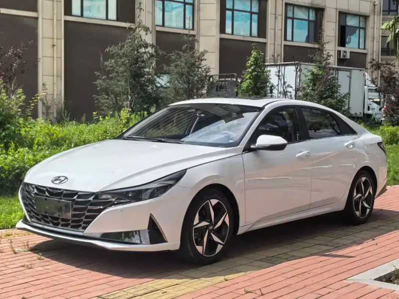 Hyundai Elantra, 2022