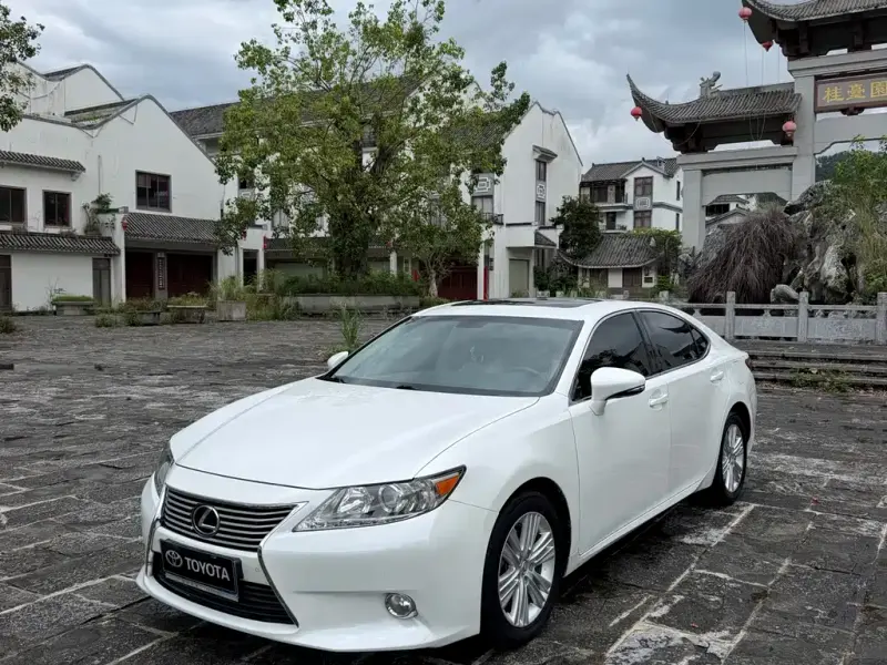 Lexus ES, 2014