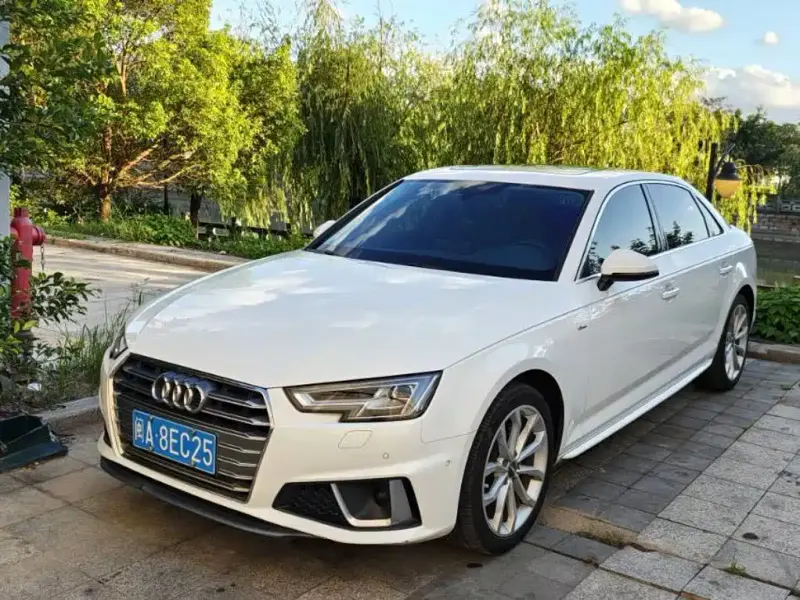 Audi A4L, 2019 — фото 1