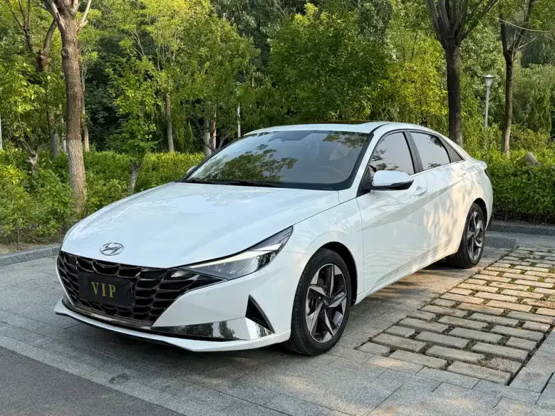 Hyundai Elantra, 2022