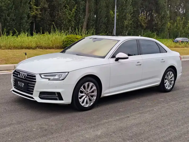 Audi A4L, 2019 — фото 1