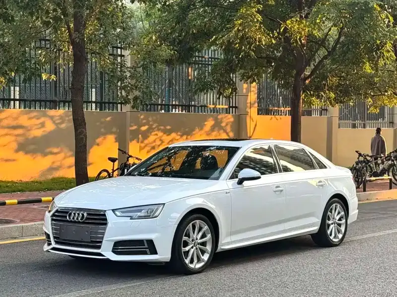 Audi A4L, 2018 — фото 1