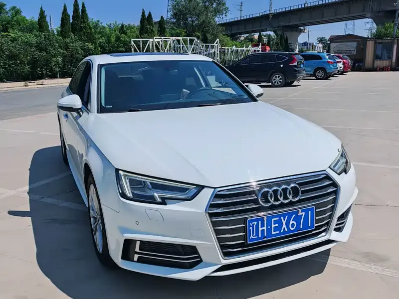 Audi A4L, 2019 — фото 1