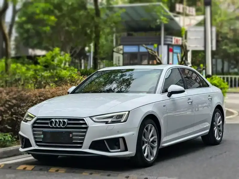 Audi A4L, 2019 — фото 1