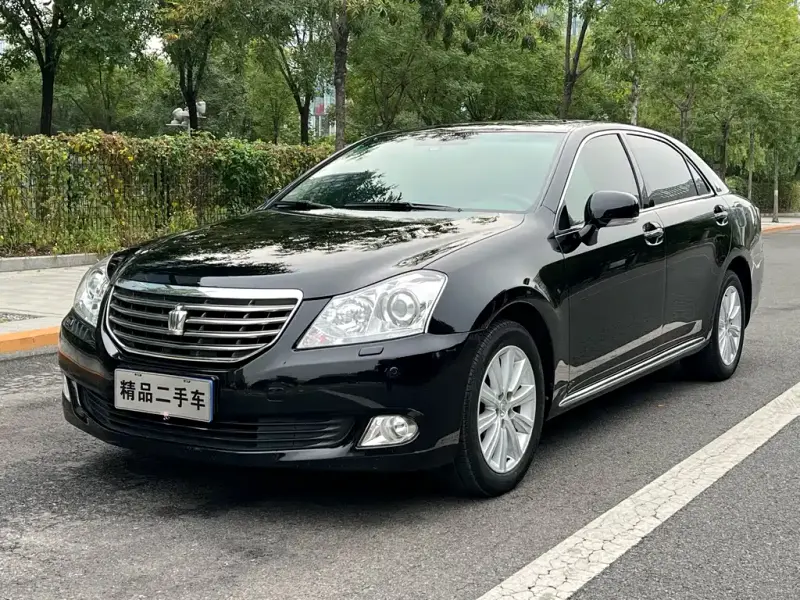 Toyota Crown, 2012