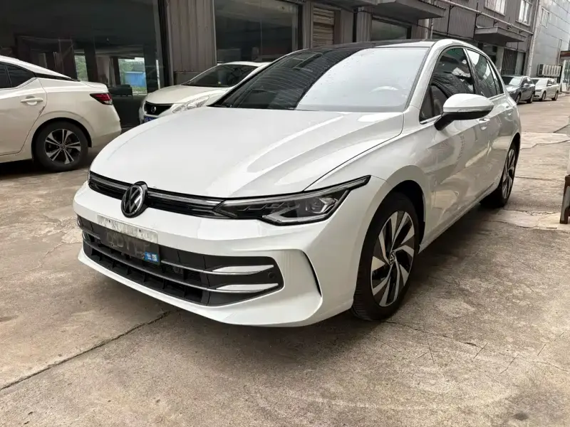 Volkswagen Golf, 2025