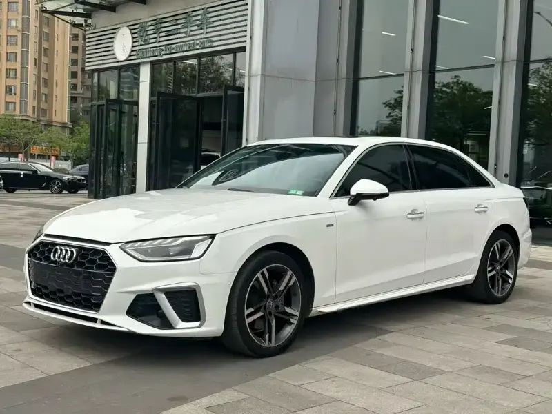 Audi A4L, 2020 — фото 1