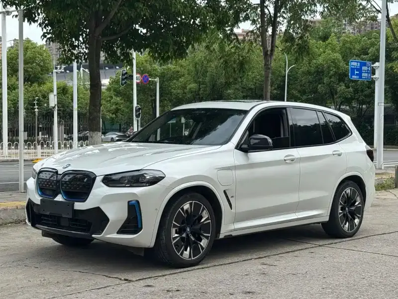 BMW iX3, 2023