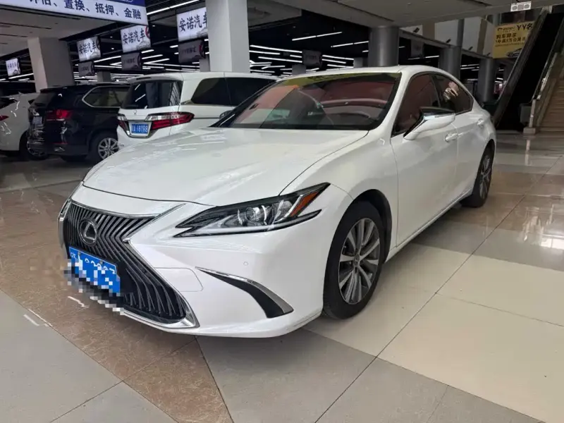 Lexus ES, 2019
