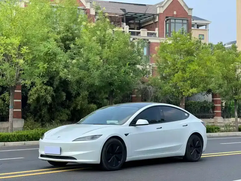 Tesla Model 3, 2025 — фото 1