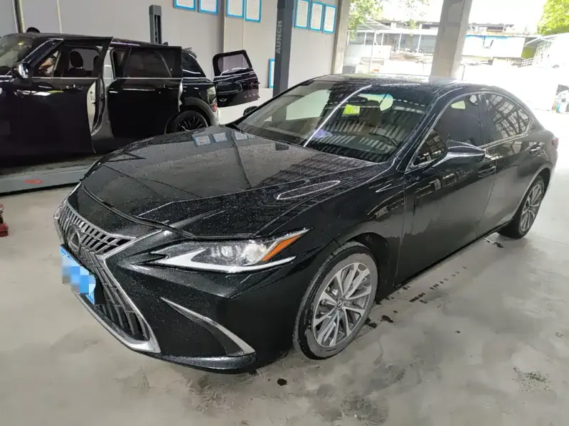 Lexus ES, 2023