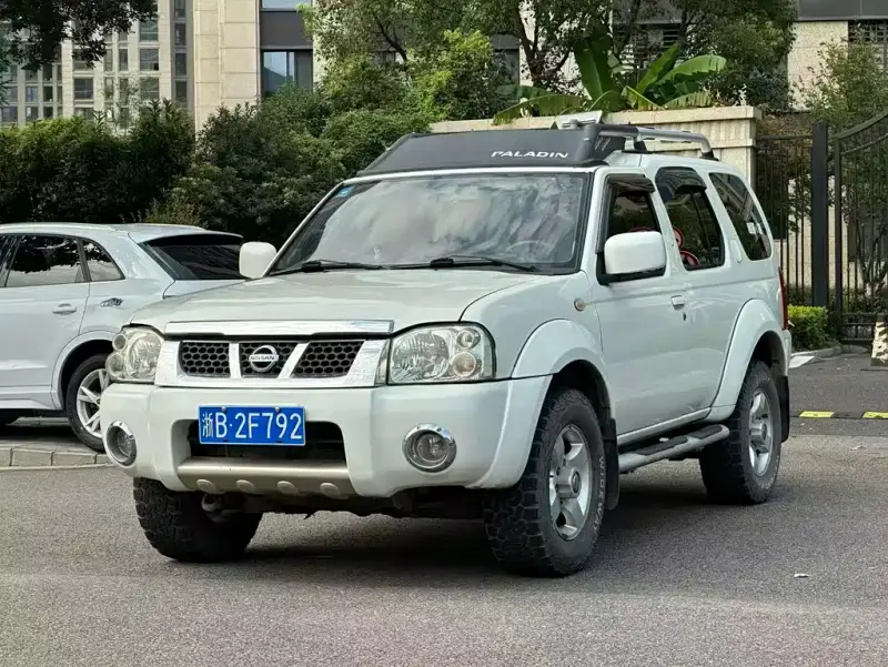 Nissan Paladin, 2011