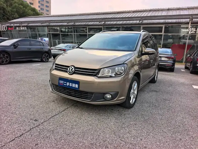Volkswagen Touran, 2015 — фото 1