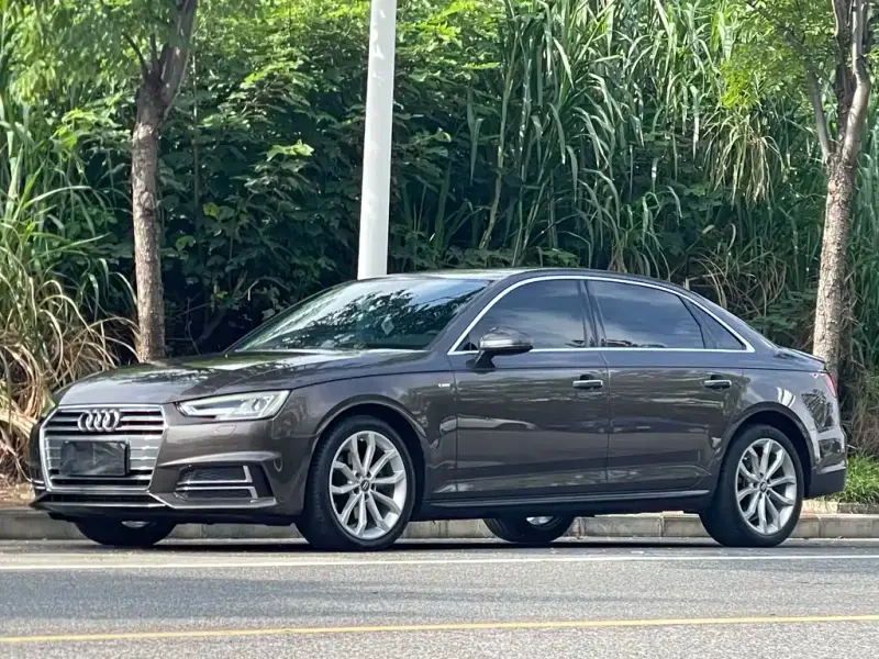 Audi A4L, 2018 — фото 1