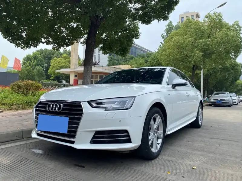 Audi A4L, 2018 — фото 1