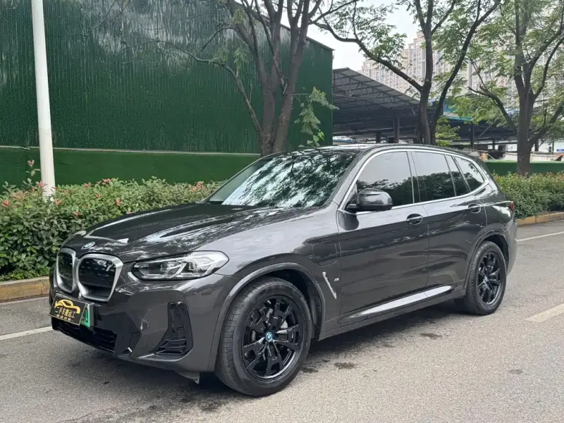 BMW iX3, 2023
