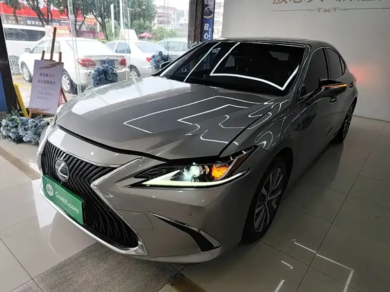 Lexus ES, 2020