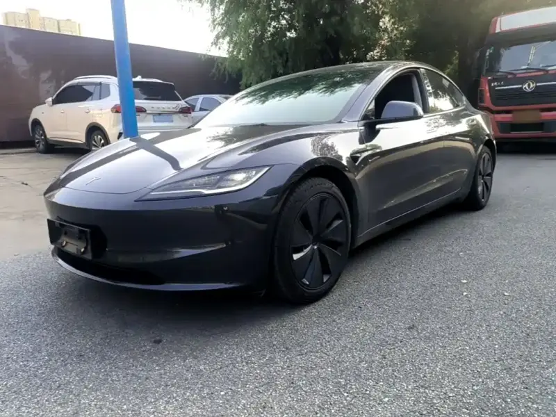 Tesla Model 3, 2025