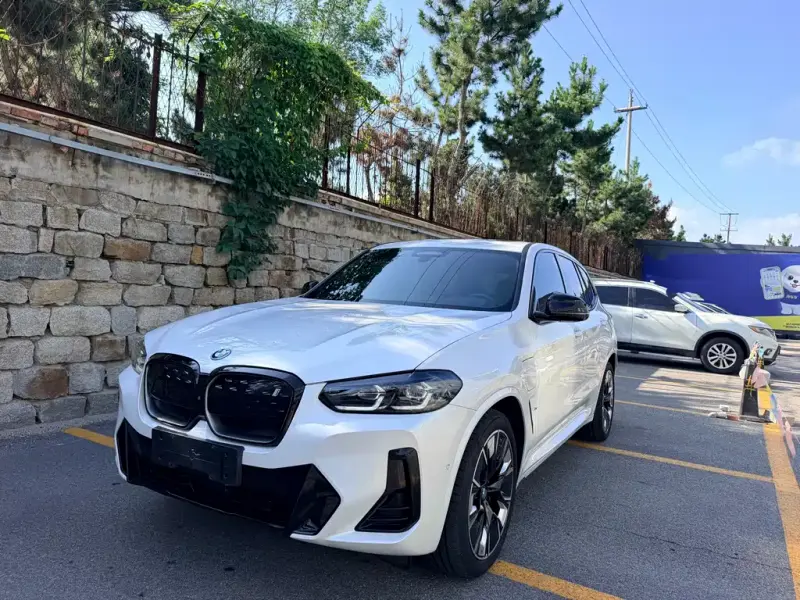 BMW iX3, 2025