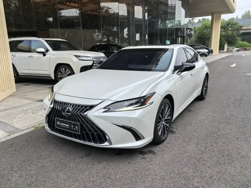 Lexus ES, 2024