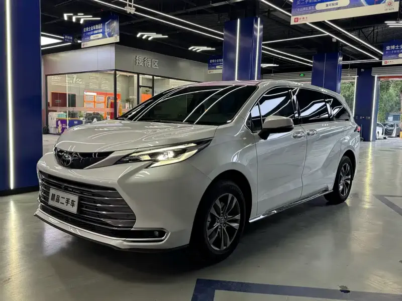 Toyota Sienna, 2025
