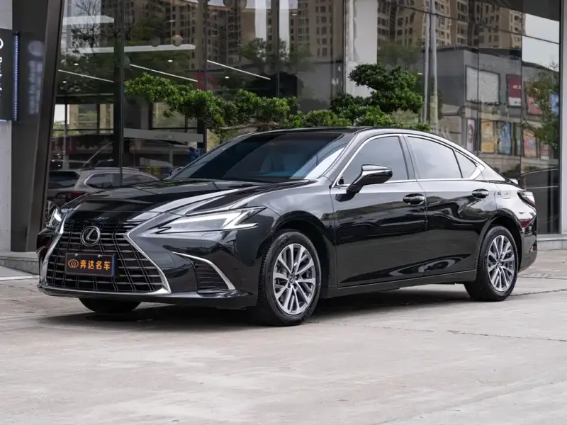 Lexus ES, 2025