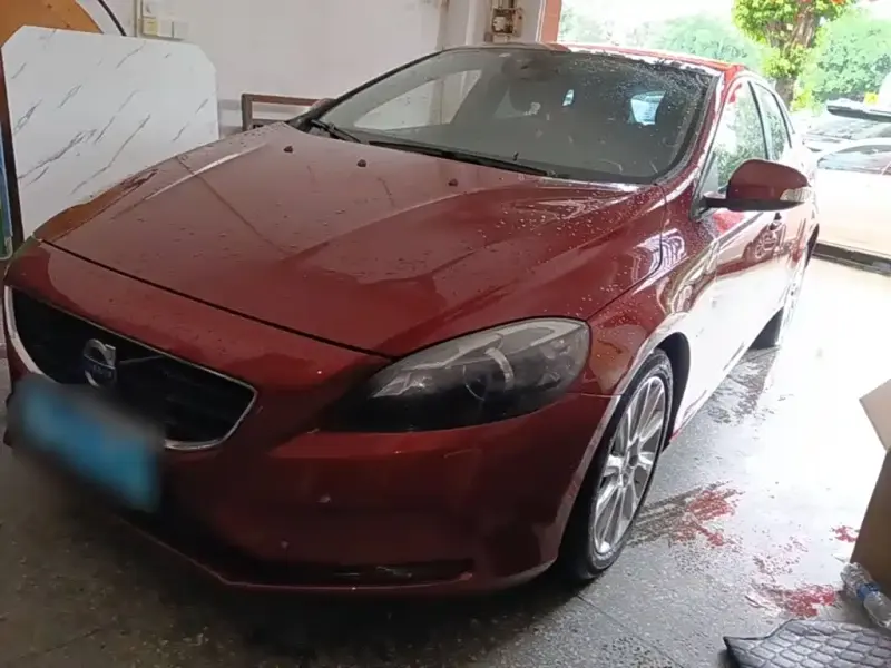 Volvo V40, 2015