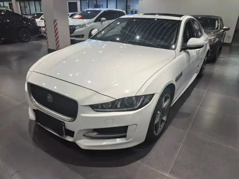 Jaguar XE, 2017