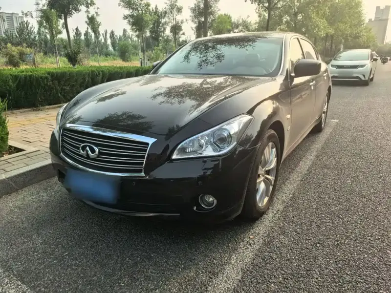 Infiniti Q70, 2014