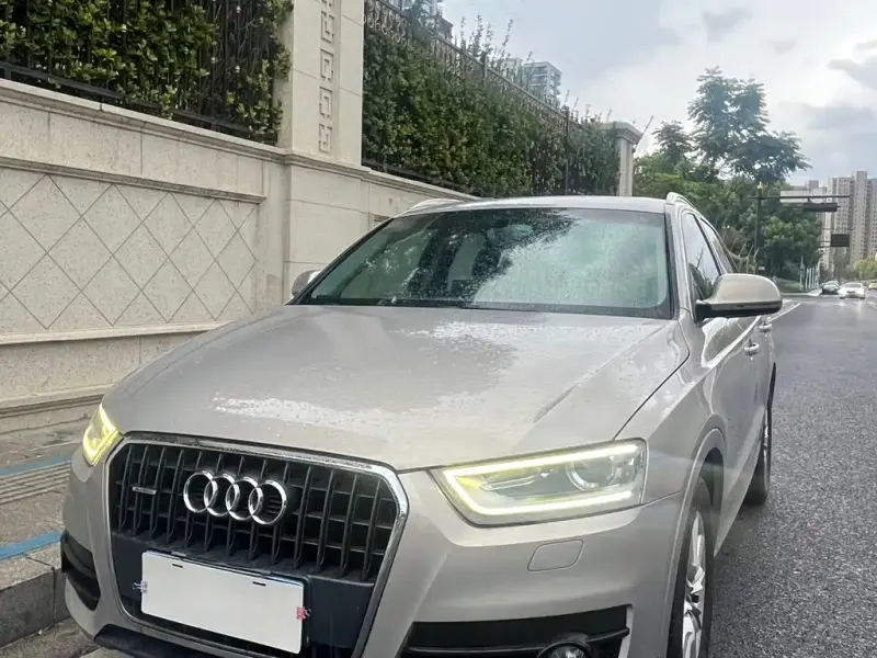 Audi Q3 (Import), 2013