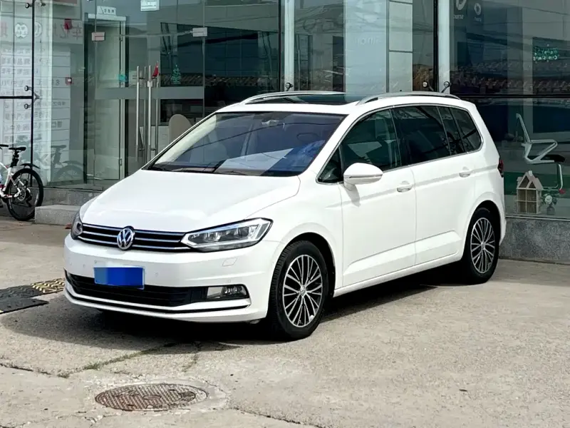 Volkswagen Touran, 2017 — фото 1