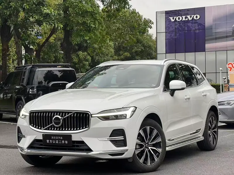 Volvo XC60 B5 4WD Luxury Edition, 2024 — фото 1