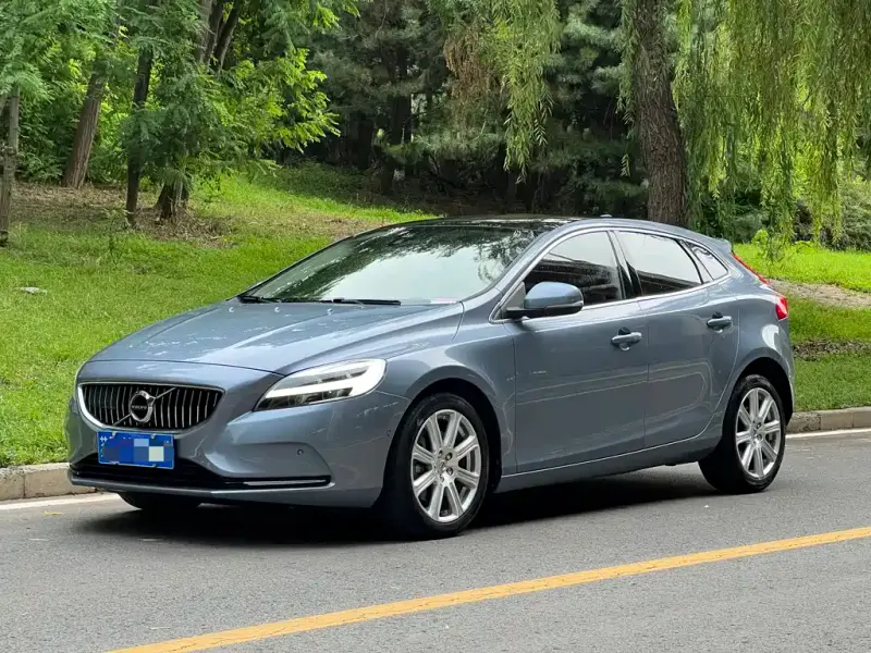 Volvo V40, 2019