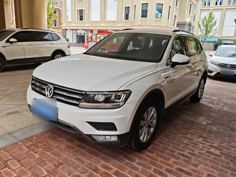 Volkswagen Tiguan L, 2018 — фото 1