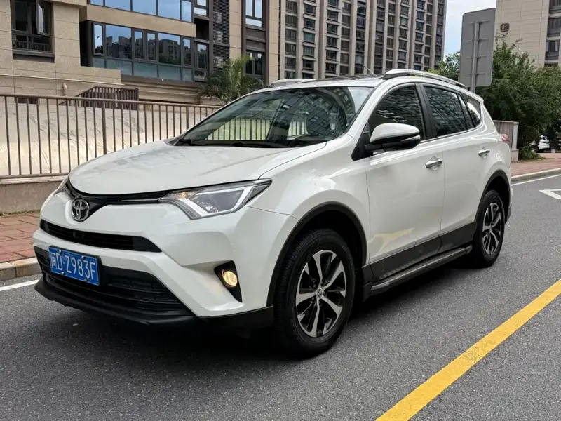 Toyota RAV4, 2017 — фото 1