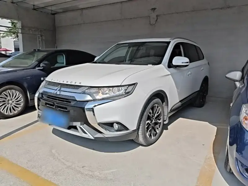 Mitsubishi Outlander, 2020 — фото 1
