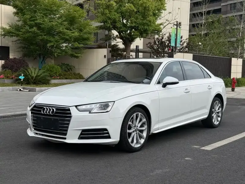 Audi A4L, 2018 — фото 1