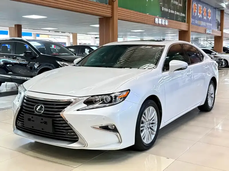 Lexus ES, 2016