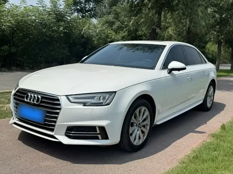 Audi A4L, 2019 — фото 1