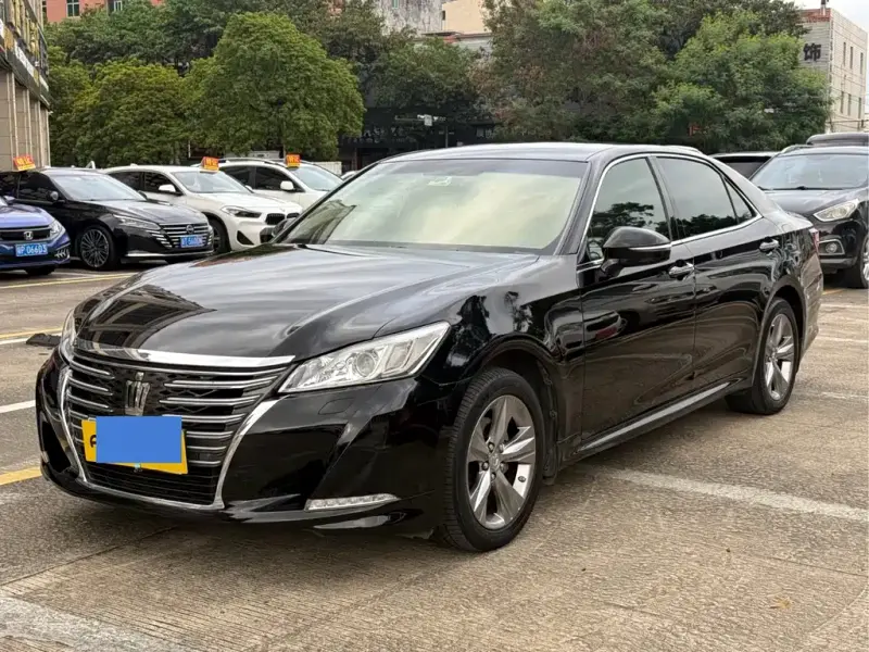 Toyota Crown, 2015