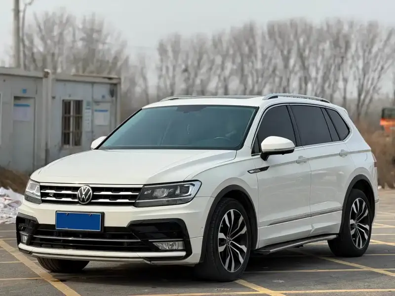 Volkswagen Tiguan L, 2021 — фото 1