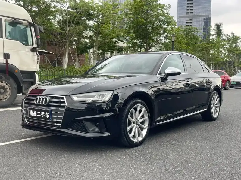 Audi A4L, 2019 — фото 1