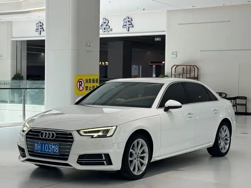 Audi A4L, 2018 — фото 1