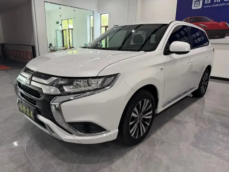 Mitsubishi Outlander, 2023