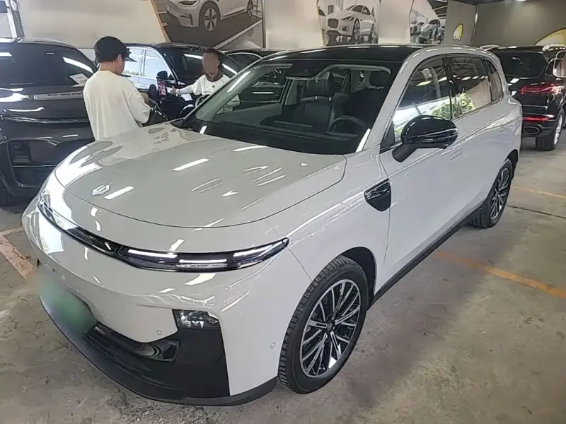 Leapmotor B10, 2025