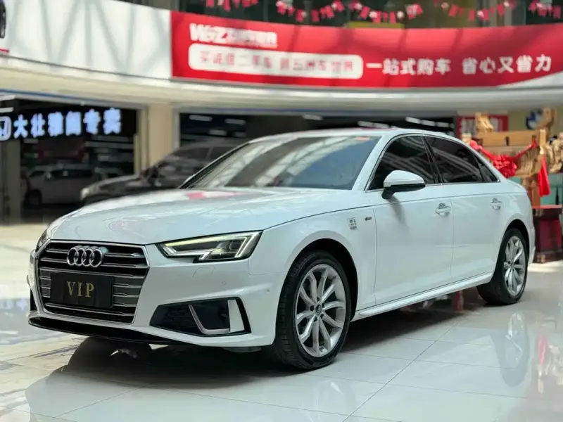 Audi A4L, 2019 — фото 1
