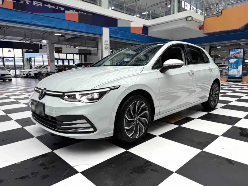 Volkswagen Golf, 2022