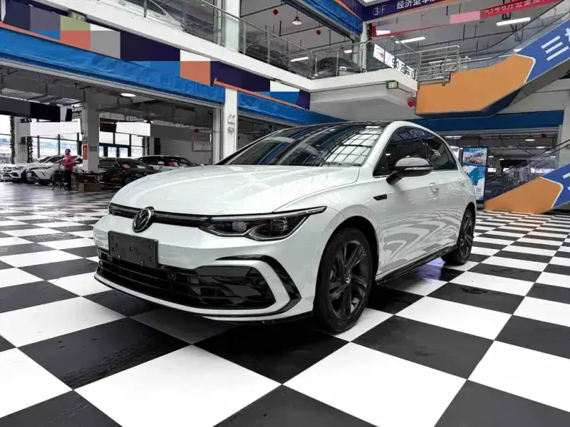 Volkswagen Golf, 2023