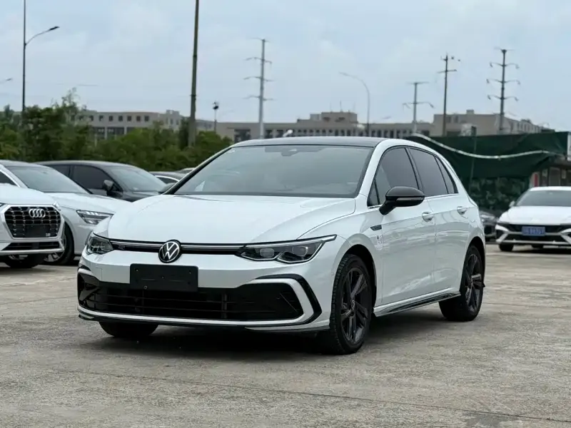 Volkswagen Golf, 2022