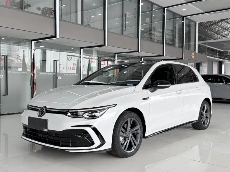 Volkswagen Golf, 2022